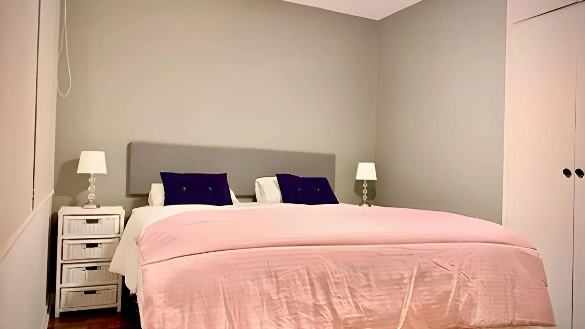Apartment Vila Olimpia Tree - 3 Dorm Vaga Wifi Metro Sao Paulo Brazil